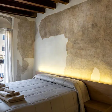 Luxury On Piazza Erbe