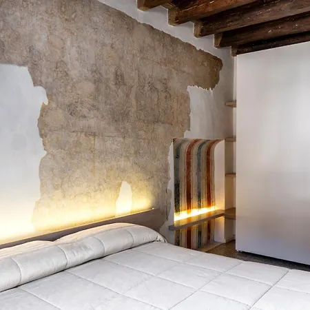 Apartment Luxury On Piazza Erbe Verona
