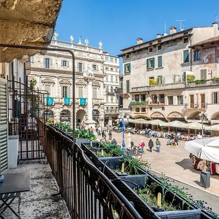 Luxury On Piazza Erbe * Verona