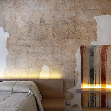 Luxury On Piazza Erbe Apartment Verona
