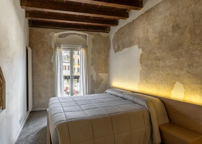Lägenhet Luxury On Piazza Erbe Verona