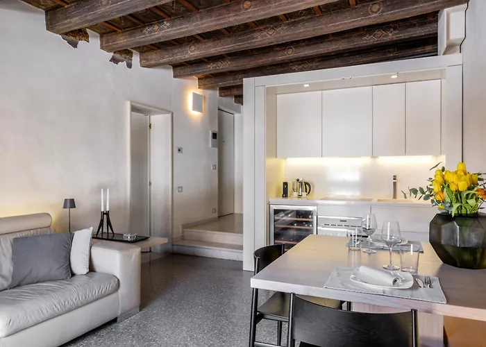 Luxury On Piazza Erbe