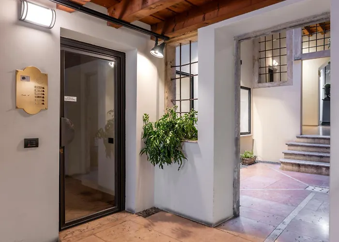 Luxury On Piazza Erbe Апартаменты Верона