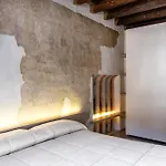 Apartment Luxury On Piazza Erbe Verona
