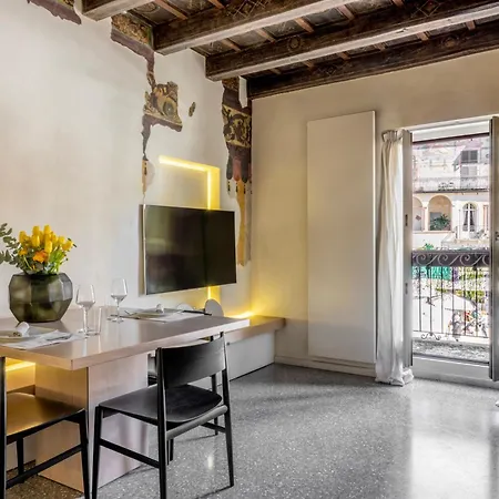 Luxury On Piazza Erbe