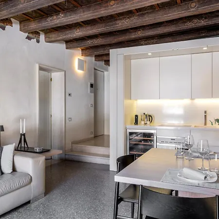 Luxury On Piazza Erbe