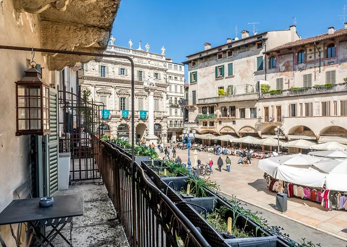 Luxury On Piazza Erbe * Werona